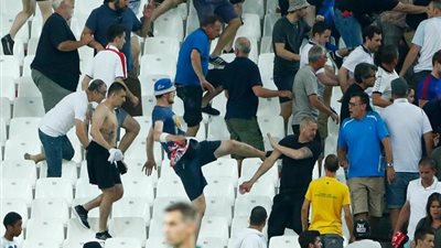 «فيفا» يصف أحداث شغب لقاء إنجلترا وروسيا بالـ«مخجلة»