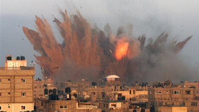 مصرع مدنيين وإصابة 3 آخرين في انفجارات وسقوط قذائف برفح