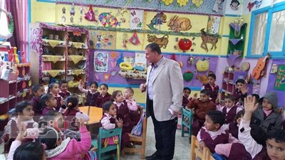 بالصور.. إحالة العمال ومدير مدرسة بالفيوم للتحقيق بسبب سوء النظافة