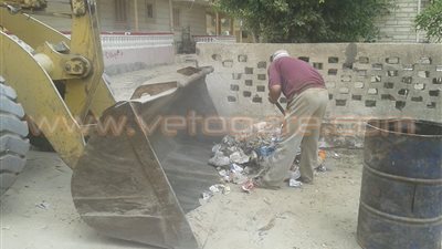 بالصور.. رئاسة مدينة جمصة ترفع 4 أطنان قمامة ومخلفات