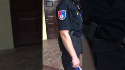 بالفيديو.. لحظة تعرض عائلة سعودية للسرقة في البوسنة