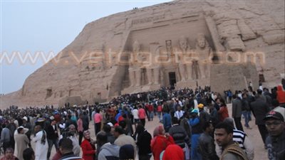 بالصور.. العالم ينتظر تعامد الشمس على وجه «رمسيس» بـ«أبوسمبل».. الاحتفال بذكرى تتويجه ملكًا على العرش.. عروض فنية وحفلات ساهرة بالمعبد.. ومعجزة الفراعنة الفلكية تجذب أنظار العالم إ