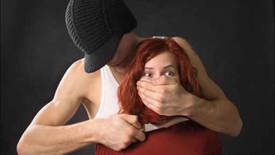 يعاشر نجلته جنسيا تحت تهديد السلاح ببئر العبد