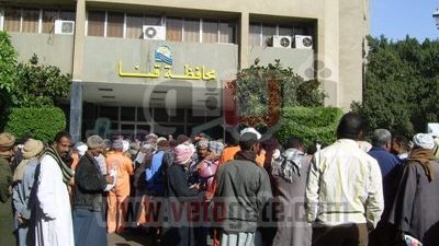 اعتصام العاملين بقطاع نظافة قنا للمطالبة بالتثبيت