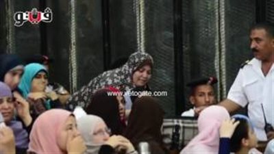 بالفيديو.. صراخ والدة متهم في «اغتيال النائب العام» بعد اعترافه