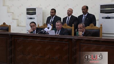 بالصور.. تفاصيل ثاني جلسات «رشوة مجلس الدولة».. المتهمة الثانية تدخل في نوبة بكاء.. وزوجها يتجاهلها داخل القفص.. ودفاع «اللبان» يطلب إلغاء قرار الحبس الانفرادي