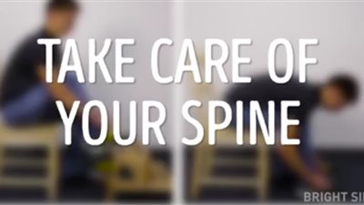 بالفيديو.. الطريقة للجلوس لحماية العمود الفقري