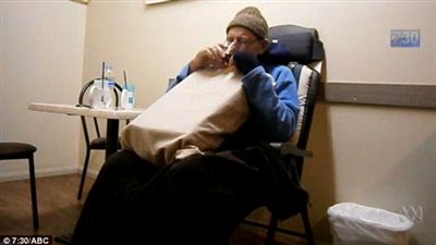 بالفيديو.. لحظة تناول رجل دواء «الموت الرحيم» لإنهاء معاناته مع السرطان