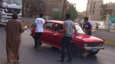 شباب القليوبية يوزعون «وجبات» على الصائمين بطريق «القاهرة - الإسكندرية»