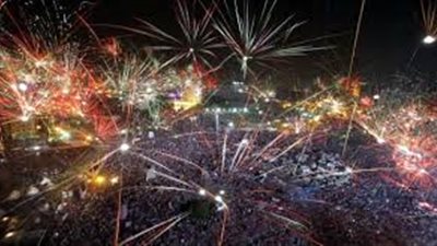 الألعاب النارية تضيء سماء التحرير احتفالا بفوز 