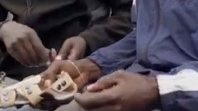 بالفيديو.. حذاء للفقراء ينمو مع زيادة حجم القدم