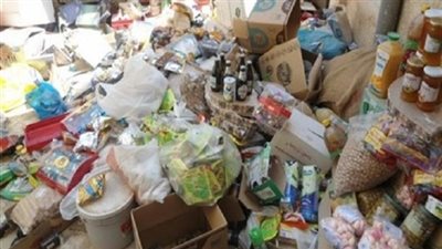 مصادرة 11 طن مواد غذائية مجهولة المصدر بالمنيا