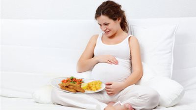 8 خطوات طبيعية للتخلص من الحموضة والانتفاخ أثناء الحمل