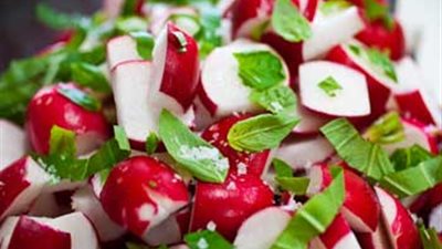 طريقة إعداد «سلطة الفجل الأحمر بالتفاح»