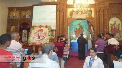 بالصور والفيديو.. عشرات الأقباط ببني سويف يحتفلون بعيد صعود العذراء