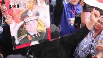 شاهد .. رقصة لمنتقبة بالتحرير احتفالا بفوز السيسي