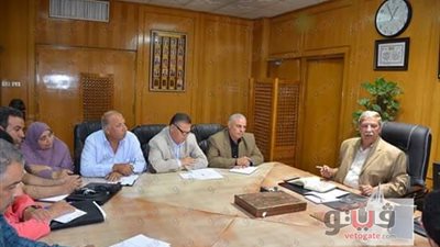 محافظ الإسماعيلية يستعرض الموقف التنفيذي للمشروعات الخدمية