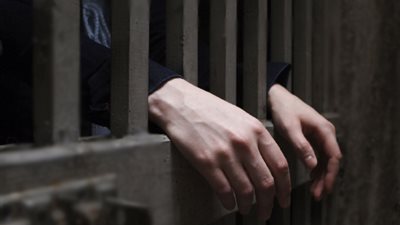 السجن 15 شهرًا لمراسل بريطاني انتحل شخصية ثري عربي