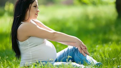 الإصابة بالسمنة والسكر خلال الحمل تعرض الأم والجنين للخطر