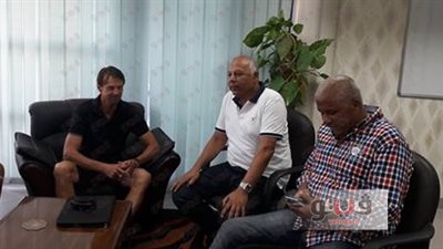 ستراكا يتفقد ملاعب تدريب سموحة ويطلب بيانات اللاعبين