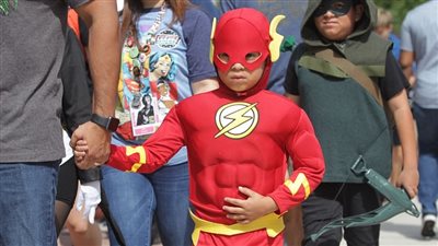 بالصور.. الآلاف يتوافدون على أكبر مهرجان للكوميك كون