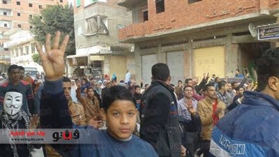 مشادات كلامية بين أهالي الكونيسة وأنصار الإرهابية بسبب السيسي