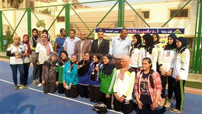 بالصور.. طالبات «آداب بنها» تحصدن المركز الأول في دوري الجامعة للطائرة