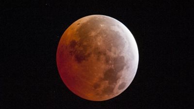 آخر الظواهر الفلكية في عام 2016.. «البحوث الفلكية»: خسوف للقمر غدا الخميس.. وآخر 16 سبتمبر يمكن رؤيته في مصر.. وكسوف للشمس بداية الشهر المقبل