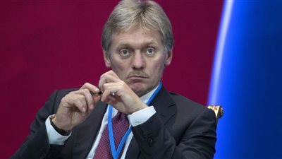 المتحدث باسم بوتين: هستيريا واشنطن تضر بالعلاقات