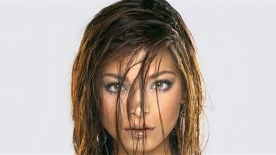 4 أضرار صحية للنوم بـ«الشعر المبلل»