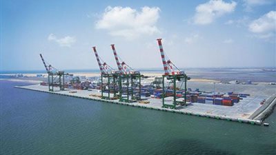 وساطة سعودية تنهي التوتر بميناء عدن لإفراغ سفينة مساعدات تركية