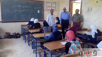 بالصور.. مدير «تعليم طهطا» يتفقد سير امتحانات الإعدادية بسوهاج