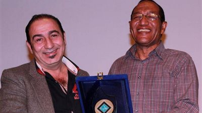 الفنان التشكيلي العراقي مصطفى دزئي يشارك في مهرجان أسوان للفنون