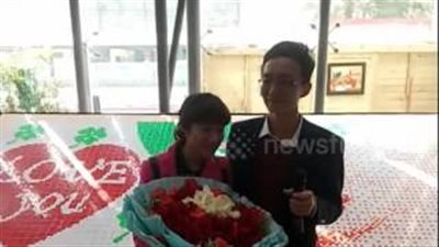 بالفيديو.. شاب يعرض الزواج على حبيبته بـ3 آلاف مكعب روبيك