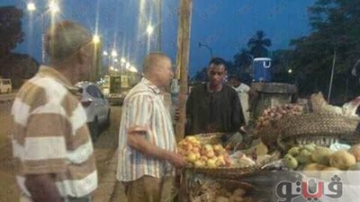 رئيس مدينة دشنا يلاحق سيارة كسح أثناء تفريغ حمولتها