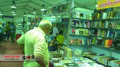 بالصور.. إقبال المواطنين على معرض الكتاب في مطروح