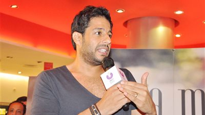 حماقى فى استاد الهوكى 