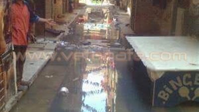 بالصور.. شبرا الخيمة تغرق في مياه الصرف الصحي لليوم الخامس