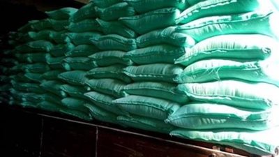 ضبط سيارة محملة بـ 6.5 طن أرز شعير في البحيرة