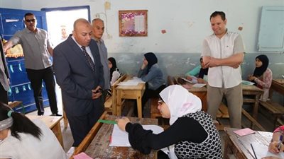 بالصور.. محافظ المنوفية يتفقد لجان امتحانات الشهادة الإعدادية