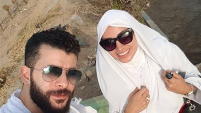 روجينا تنشر صورها بملابس الإحرام