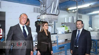 سحر نصر تختتم زيارتها إلى دبى بتفقد مصنع «الخليج للسكر»