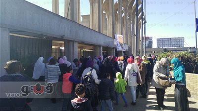 زحام شديد على مداخل معرض الكتاب في يومه التاسع