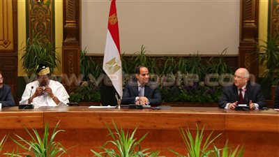 السيسي يترأس مجلس أمناء مكتبة الإسكندرية.. يطالب بنهضة علمية وثقافية.. يبحث تفعيل دور المكتبة في التعليم ومكافحة الفكر المتطرف..يمد خدمة سراج الدين عاما.. ويؤكد تساوي جميع المصريين في الحقوق والواجبات