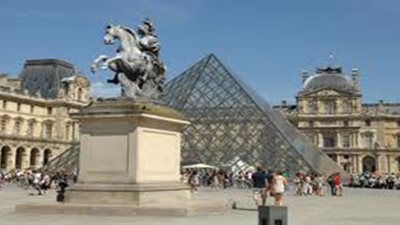 الشرطة الفرنسية: إغلاق محطات المترو بمحيط متحف اللوفر