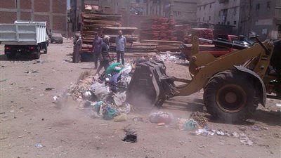 بالصور.. محافظ دمياط يتابع حملات النظافة بحي تاسع