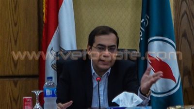 وزير البترول يغادر مطار القاهرة لأداء العمرة