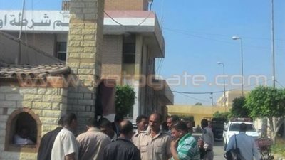 بالصور.. وقفة لأفراد الشرطة والخفراء بقسمي أول وثان «العاشر»