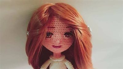 بالصور.. امرأة تشعل مواقع التواصل بـ«عرائس» كوروشيه