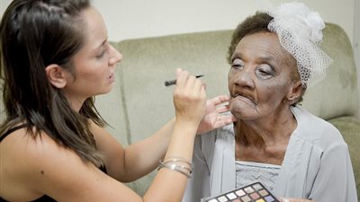 بالصور.. أكبر عروسين في العالم.. العروس 106 أعوام والعريس 66 عاما